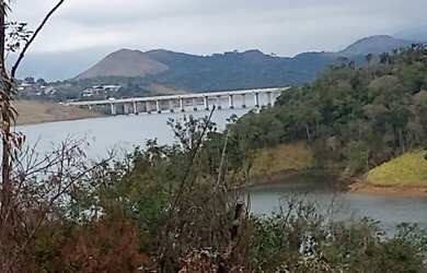 Imagem 2: oportunidade terreno com uma vista toda para represa