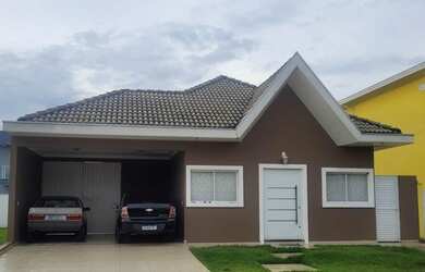 Imagem: A casa em condomínio possui 3 Dormitórios, 2 Banheiros, 4