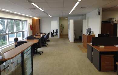 Imagem 2: Salas comerciais, conjunto com 364 m², 11 vagas, pronto para uso - Centro...