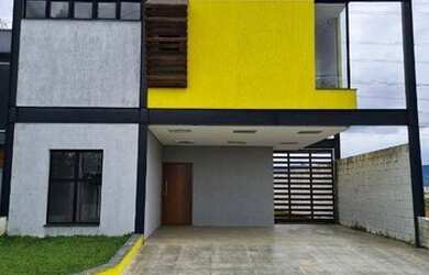 Imagem: A casa em condomínio possui 3 Dormitórios, 4 Banheiros, 4