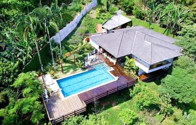 Imagem: A casa possui 4 Dormitórios, 5 Banheiros, 5 Vagas na garagem