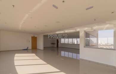 Imagem: O depósito possui 4 Vagas na garagem, 130m² de Área e está