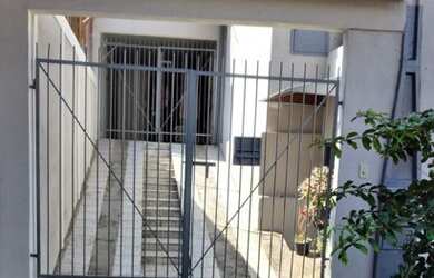 Imagem: A casa possui 2 Dormitórios, 1 Banheiro, 3 Vagas na garagem