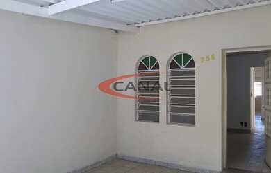 Imagem: A casa possui 3 Dormitórios, 2 Banheiros, 3 Vagas na garagem