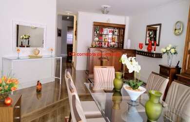 Imagem: A casa possui 3 Dormitórios, 3 Banheiros, 5 Vagas na garagem