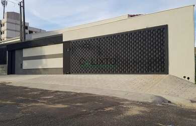 Imagem: A casa possui 3 Dormitórios, 3 Banheiros, 3 Vagas na garagem