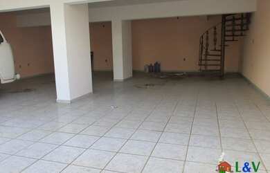 Imagem 2: Linda Casa. Churrasqueira, 250m² de Área, 5 Vagas na garageme3 Dormitórios
