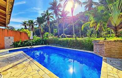 Imagem: A casa em condomínio possui 5 Dormitórios, 4 Banheiros, 3