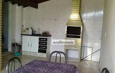 Imagem: A casa possui 3 Dormitórios, 2 Banheiros, 1 Vaga na garagem