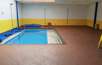 Imagem: O depósito possui 5 Vagas na garagem, 500m² de Área e está