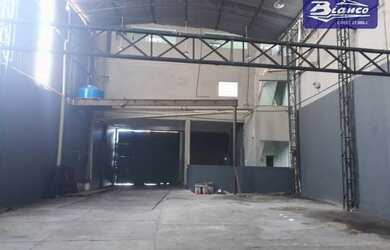 Imagem: O depósito possui 4 Vagas na garagem, 510m² de Área e está