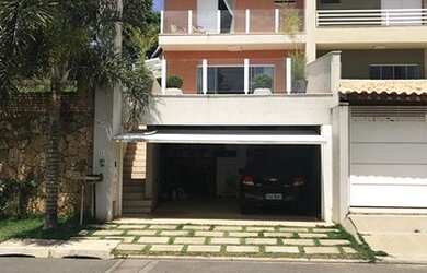 Imagem: A casa possui 3 Dormitórios, 3 Banheiros, 2 Vagas na garagem