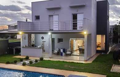 Imagem: A casa em condomínio possui 3 Dormitórios, 4 Banheiros, 4