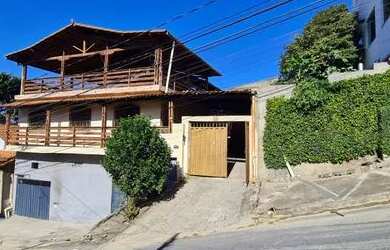 Imagem: A casa possui 4 Dormitórios, 1 Banheiro, 1 Vaga na garagem