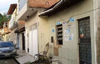 Imagem: A casa possui 1 Dormitório, 1 Banheiro e está localizado