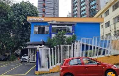 Imagem: O depósito possui 5 Vagas na garagem, 320m² de Área e está