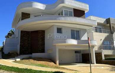 Imagem: A casa em condomínio possui 4 Dormitórios, 2 Banheiros, 4