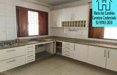 Imagem: A casa possui 4 Dormitórios, 3 Banheiros, 3 Vagas na garagem