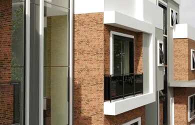 Imagem: A casa possui 3 Dormitórios, 5 Banheiros, 2 Vagas na garagem