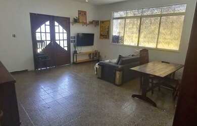 Imagem: A casa para alugar possui 3 Dormitórios, 2 Banheiros, 1 Vaga