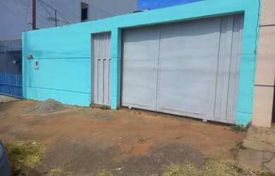 Imagem: A casa possui 2 Dormitórios, 1 Banheiro, 4 Vagas na garagem