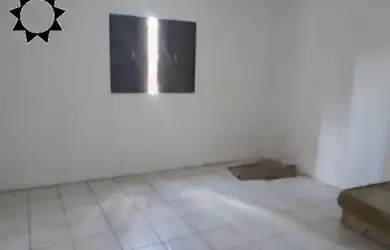 Imagem: A casa possui 1 Dormitório, 1 Banheiro, 80m² de Área e está