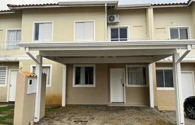 Imagem: A casa possui 3 Dormitórios, 3 Banheiros, 2 Vagas na garagem