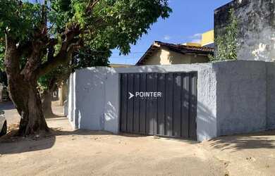 Imagem: A casa possui 5 Dormitórios, 2 Banheiros, 3 Vagas na garagem