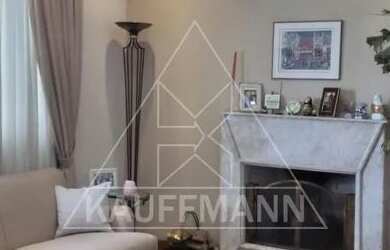 Imagem: A casa possui 4 Dormitórios, 5 Banheiros, 5 Vagas na garagem