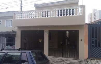 Imagem: A casa possui 5 Dormitórios, 3 Banheiros, 2 Vagas na garagem