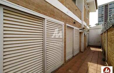 Imagem: O depósito possui 4 Vagas na garagem, 297m² de Área e está