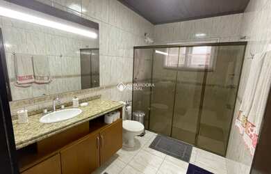 Imagem: A casa possui 3 Dormitórios, 1 Banheiro e 180m² de Área e