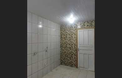 Imagem: A casa possui 2 Dormitórios, 1 Banheiro, 2 Vagas na garagem