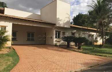 Imagem: A casa em condomínio possui 3 Dormitórios, 5 Banheiros, 4