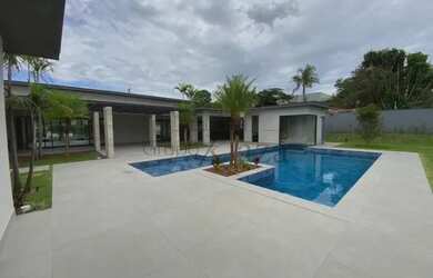 Imagem: A casa em condomínio possui 4 Dormitórios, 5 Banheiros, 5