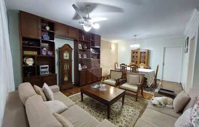 Imagem: A casa possui 3 Dormitórios, 3 Banheiros, 5 Vagas na garagem