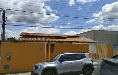 Imagem: A casa para alugar possui 3 Dormitórios, 3 Banheiros, 2 Vagas