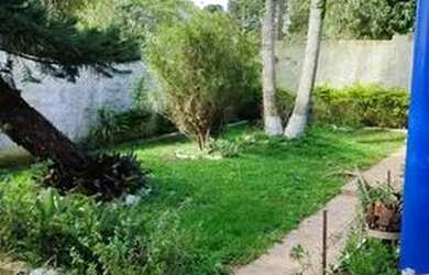 Imagem: Terreno com duas casas