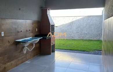 Imagem: A casa possui 2 Dormitórios, 2 Banheiros, 2 Vagas na garagem