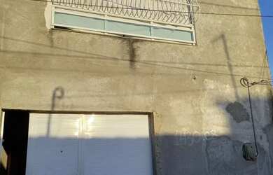 Imagem: A casa possui 3 Dormitórios, 4 Banheiros, 2 Vagas na garagem