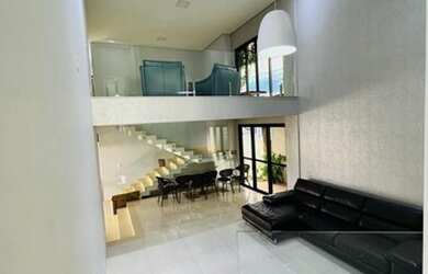 Imagem: A casa em condomínio possui 3 Dormitórios, 4 Banheiros, 3