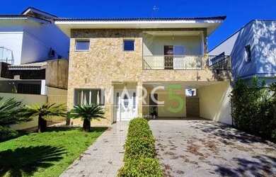 Imagem: A casa em condomínio possui 4 Dormitórios, 2 Banheiros, 2