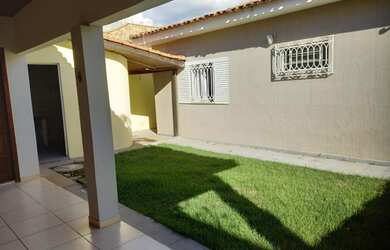 Imagem: A casa em condomínio possui 3 Dormitórios, 3 Banheiros, 3