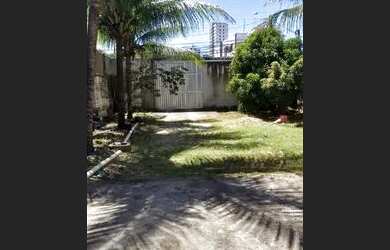 Imagem: A casa à venda possui 3 Dormitórios e 2 Banheiros e está