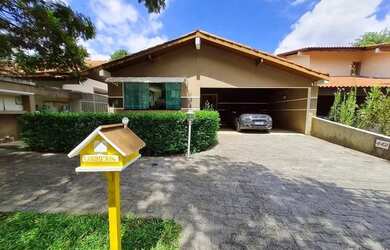 Imagem: A casa em condomínio possui 5 Dormitórios, 4 Banheiros, 4
