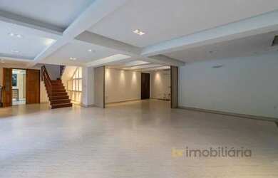 Imagem: A casa em condomínio possui 5 Dormitórios, 1 Banheiro, 5 Vagas