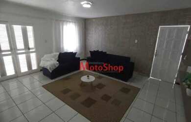 Imagem: A casa possui 2 Dormitórios, 2 Banheiros, 240m² de Área e