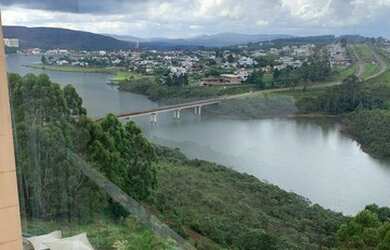 Imagem: O apartamento possui 3 Dormitórios, 2 Banheiros, 2 Vagas na