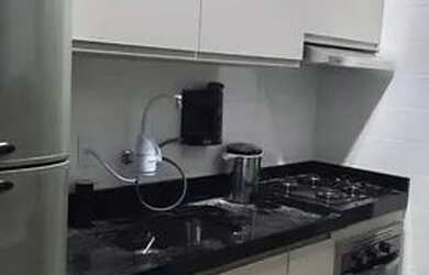 Imagem: O apartamento possui 2 Dormitórios, 1 Banheiro, 1 Vaga na garagem