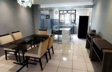 Imagem: A casa possui 3 Dormitórios, 2 Banheiros, 1 Vaga na garagem